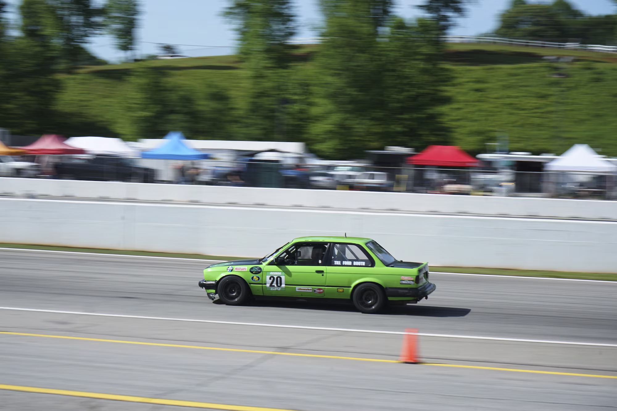 ロッククロールの芸術：岩だらけの地形の習得
